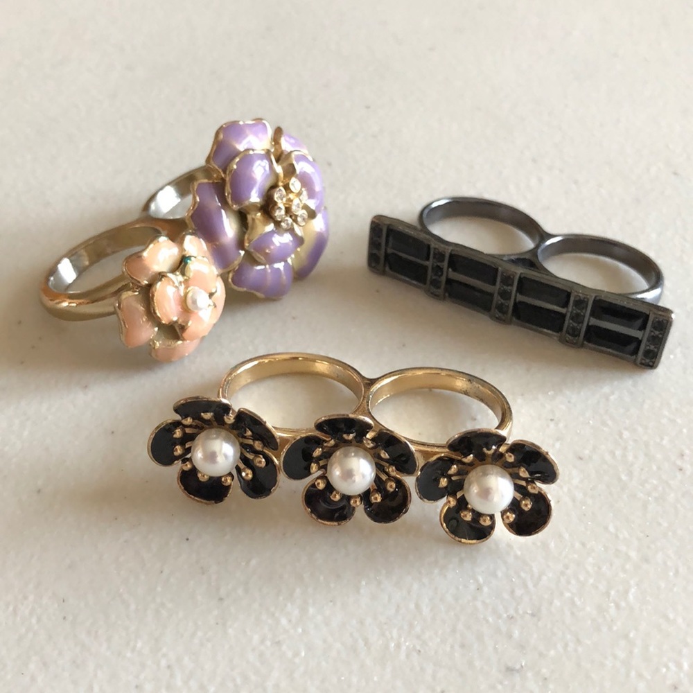 Two finger rings ⭐️ Three Rings for 6$
